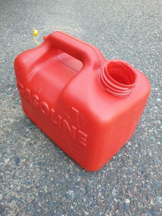Vtg Chilton 1 Gallon 6 Oz Pre - Ban Vented Plastic Gas Can P10 No Spout