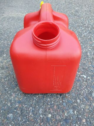 VTG CHILTON 1 Gallon 6 oz Pre - Ban Vented Plastic GAS CAN P10 no spout 2