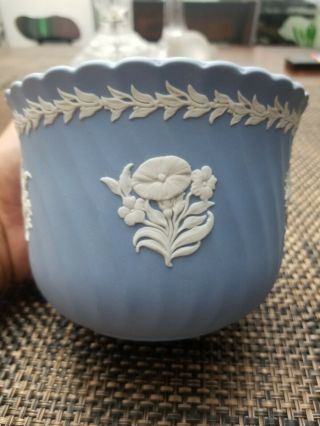 Vintage Wedgwood English Porcelain Blue Jasperware Floral Pattern Cache Pot