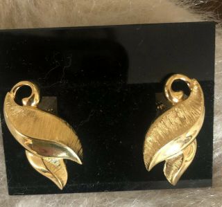 Vintage Signed Monet Clip On Earrings Gold Tone Swirl Stamped Perfect