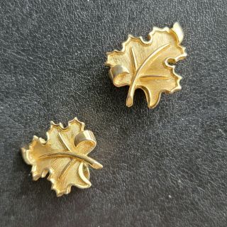 Signed Crown Trifari Vintage Gold Tone Maple Leaf Flower Clip Earrings 101