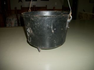 Vtg.  /antique Cast Iron No.  7 Size - Cast Iron Bean Pot,  3 Leg Kettle,  Gate Mark