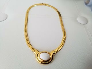 Elegant Vintage Signed Napier Gold Tone Choker Length Necklace Lucite Pendant