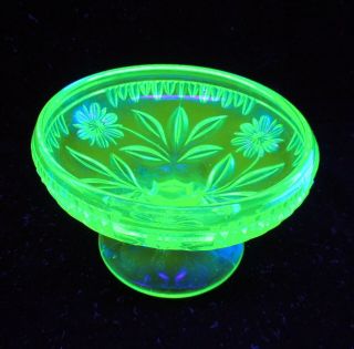 Vtg Vaseline Uranium Glass Green Footed Candy Dish Flower Leaf Depression Euc