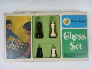 Vintage Gallant Knight Chess Set Arrco Playing Card Company Complete 3632