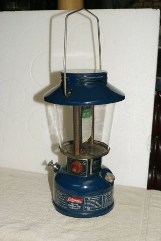 February 1976 Dated Blue Coleman Model 621a Deluxe Easi - Lite Lantern