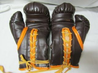 Vintage Pair Everlast Boxing Gloves Fighting Boxing Ring 2924 String Tie On