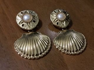 Vintage Kenneth J Lane Kjl For Avon Earrings Sand Dollar Seashell Pearl Clip On