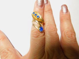 Blue Rhinestone Gold Tone Metal Wrap Ring Size 6.  5 Vintage