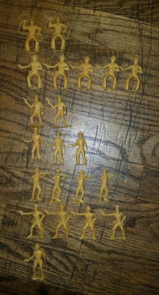 21 Vintage Yellow Plastic Cowboys Army Men Mpc Toy Soldiers Play Set Figures