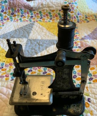 Antique Mueller Toy Sewing Machine No 1