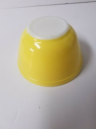 Vintage Pyrex 401 Mixing Bowl Yellow 1.  5 Pint Small Nesting Ovenware Usa