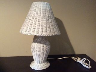 Vintage White Woven Wicker Table Lamp And Woven Shade Beach Shore House 23” Tall