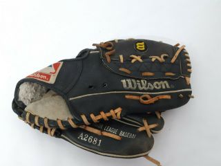Wilson A2681 Vintage Major League Baseball Glove Rht Split Black And Gold