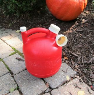 Vintage Eagle 1 1/4 Gallon Red Plastic Gas Can Pg - 1 Vented Gas Can