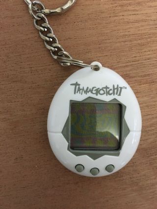 Vtg 1997 Bandai Tamagotchi Giga Virtual Pet White Gray Keychain