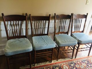 Set Of 4 Antique Wooden Kitchen Chairs/ Local Pick Up Only