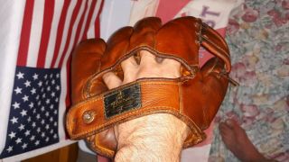 Vintage 1940 ' S NOKONA Gripper Pocket SB1 Softball Glove Mitt.  USA MADE. 2