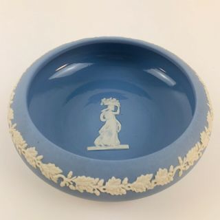 6 - 1/2” Vintage Wedgwood Blue Jasperware Bowl Made In England Leaves Grecian