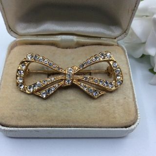 Vintage Jewellery Clear Crystal Rhinestone Ornate Gold Tone Bow Brooch Pin