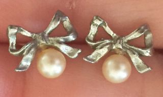 Petite Vintage 14k White Gold Bows W/ 4mm Creamy Pearls Pierced Earrings