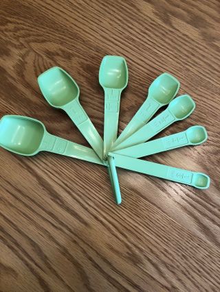 Vintage Tupperware Green Complete Set 7,  Ring Measuring Spoons