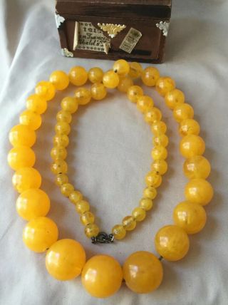 Vintage 1950’s Yellow Amber Swirl Lucite Bead Box Chain Strand Necklace 72g