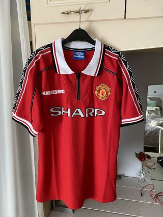 Manchester United 1999 Sharp Vintage Umbro Treble Shirt 1999.  Size Small