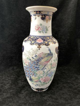 Vintage Hand Painted Toyo Japanese Porcelain Vase Such Detail