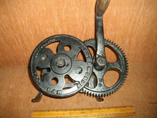 V08 Antique Cast Iron Robertson Mfg Co.  Buffalo N.  Y.  Hand Crank Bench Grinder