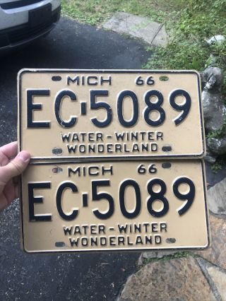1966 Michigan License Plate Pair Water Winter Wonderland Ec - 5089