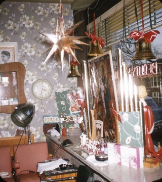 Vintage Stereo Realist Photo 3d Stereoscopic Slide Hair Salon Christmas Window