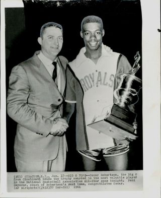 1961 Press Photo Oscar Robertson Of The Cincinnati Royals With Mvp Award