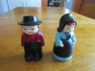 Vintage Hand Painted Amish Man And Woman Salt And Pepper Shakers