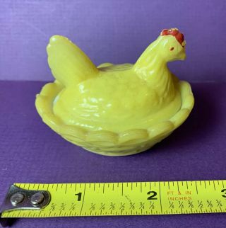 Vintage 1950s Westmoreland Milk Glass Miniature Hen On Nest Salt Dip Yellow 2.  5”