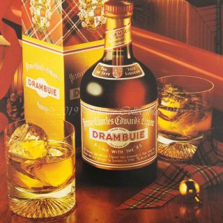 1981 Drambuie Scotch Whisky Liqueur Bottle Christmas Gift Box Photo Vintage Ad
