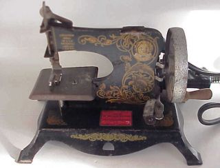 Antique 1931 - 36 Lindstrom Little Miss Childs Toy Electric Sewing Machine