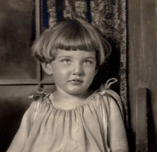 080720 Vintage Rppc Real Photo Postcard Cute Little Girl By Window 1928