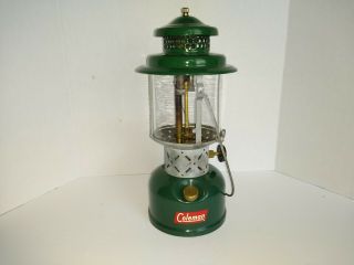 Vintage 1957 Coleman 220e Dual Mantle Lantern W/ Pyrex Globe