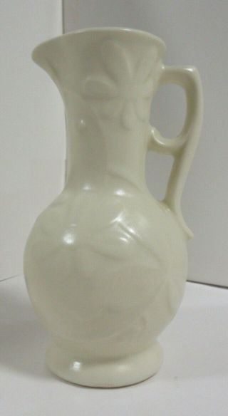 Vintage Shawnee Pottery White Daisy Pitcher Vase (size: 6.  5 " Tall)