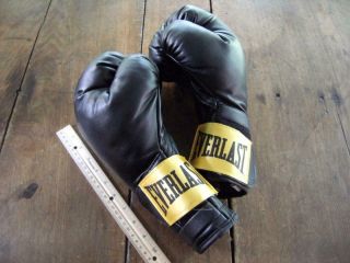 Vintage Everlast Boxing Gloves 14 Oz Black Made In U.  S.  A.  Synthetic Leather.