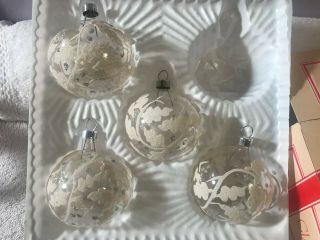 Vintage Christmas Ornaments Set Of 4 Glass Balls White Mica Designs Max3718