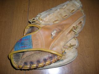 Vintage,  " Trio " Brand Baseball Glove,  Bobby Murcer Signature Model,  31 - 79,  Vg