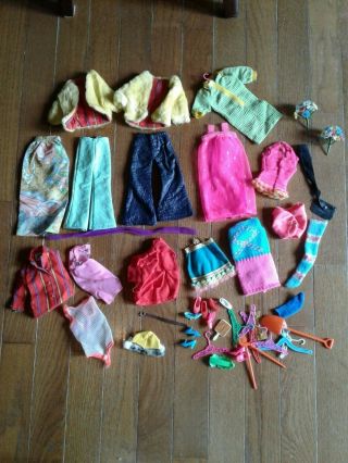 Vintage 1968 World of Barbie doll case by Mattel with clothes and accessories 3