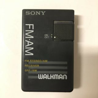 Vintage Sony Walkman Srf - 19w Fm Stereo / Am Receiver Radio Belt Clip Broken