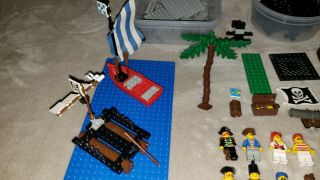 Vintage LEGO 6273 Pirates Rock Island Refuge Incomplete parts 2