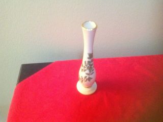 Vintage.  Lenox Holiday 7 1/2 " Bud Vase Holly Berry Gold Trim Made In Usa