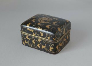 Antique Japanese Edo Lacquer Maki - E Box Or Kogo With Bronze Rim,  Mon 1750–1850