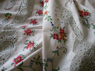 Stunning Large Vintage Hand Embroidered & Crochet Lace Tablecloth - 83 " X 64 "