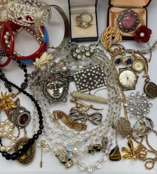 Antique Vintage Costume Jewellery Necklaces Brooches Rings Bangles